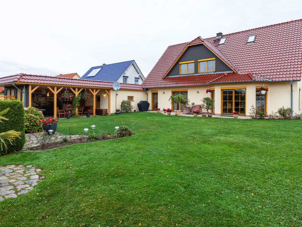 Quaint In With Garden *